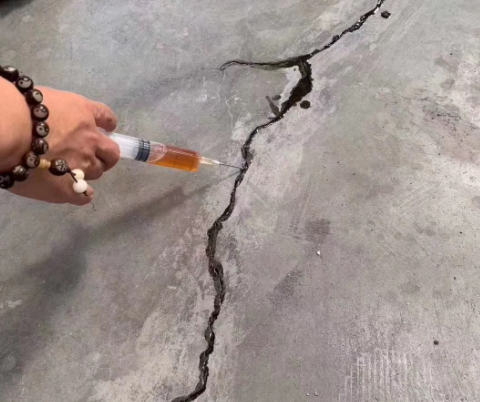三更罗镇混凝土裂缝修补技术详解​